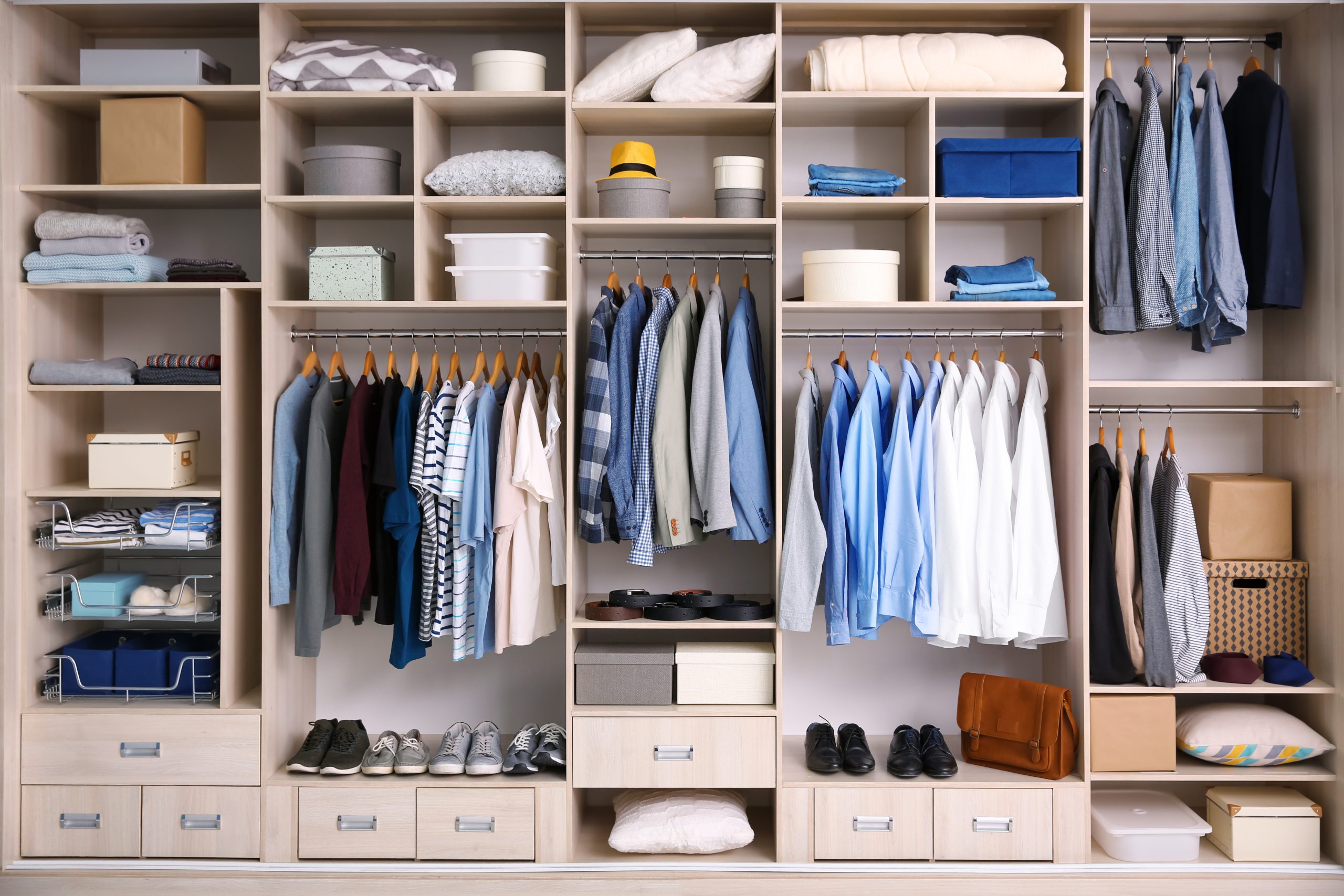 Big,Wardrobe,With,Male,Clothes,For,Dressing,Room